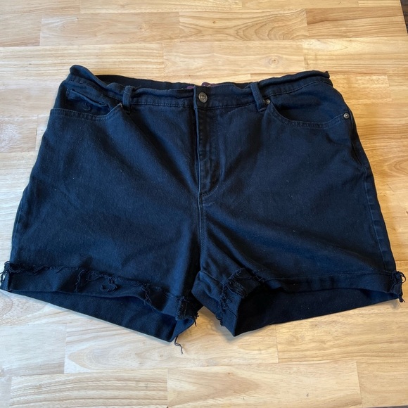 Gloria Vanderbilt Women’s Black Denim Jeans Distressed Raw Edge Size 16 - Picture 5 of 15